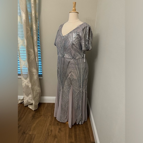 Plus Dress 🩶 - Picture 2 of 12